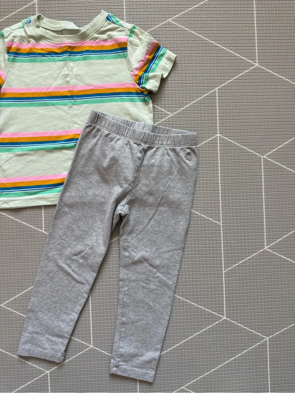 Gap|Baby girl/toddler lounge set, Mint striped Tee w Rainbow Pastels & leggings•